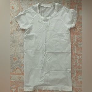 LULU LEMON SWIFTLY TECH SHORT SLEEVE